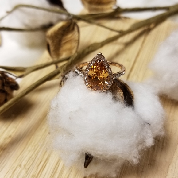 💍💍Breathtaking! Pear Shape Apricot/Clear CZ Ring in ROSE GOLD plating💍💍 - Picture 10 of 14